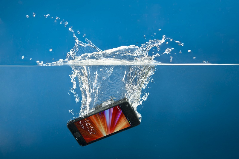mobile phone gets wet